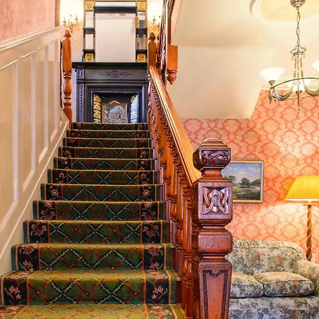 Hotel Arbutus