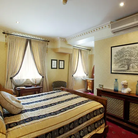 Hotel Arbutus