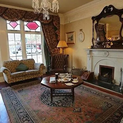 Arbutus Готель